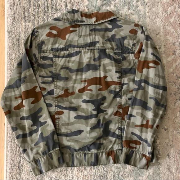 EUC Gender neutral camo jacket size 12 - Picture 4 of 4